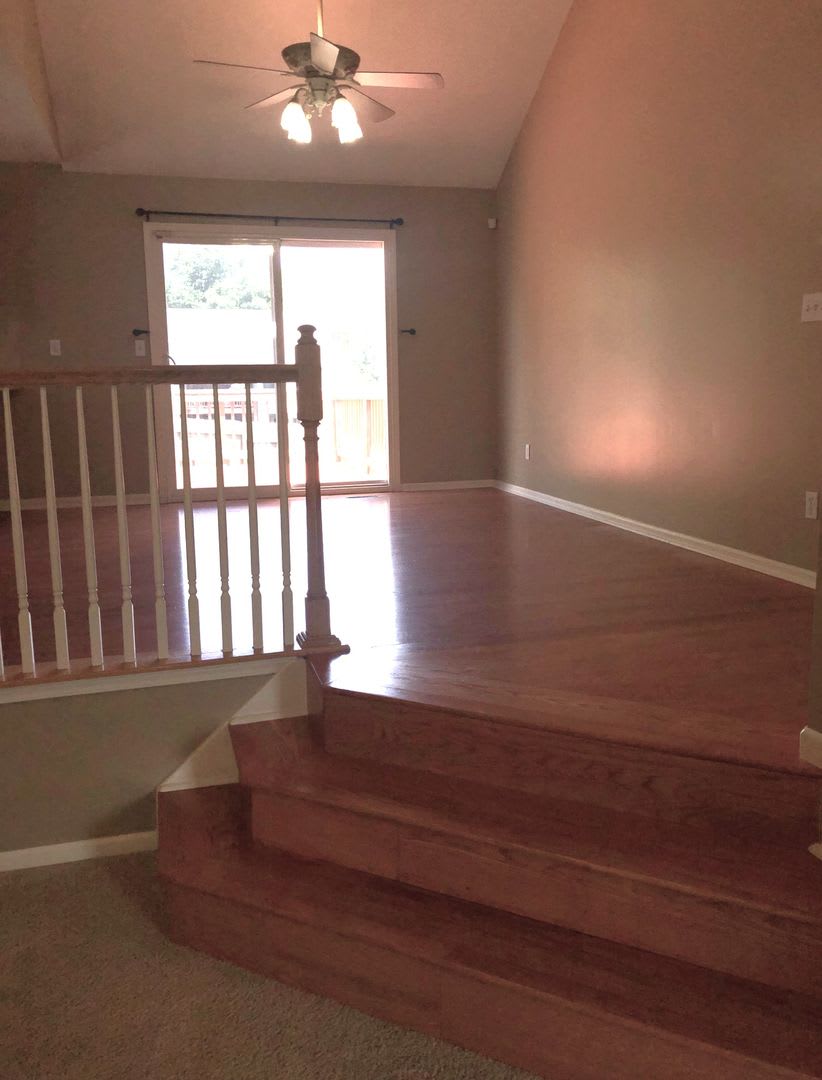 4 Bed, 3 Bath with Fenced Backyard!! – photo 2