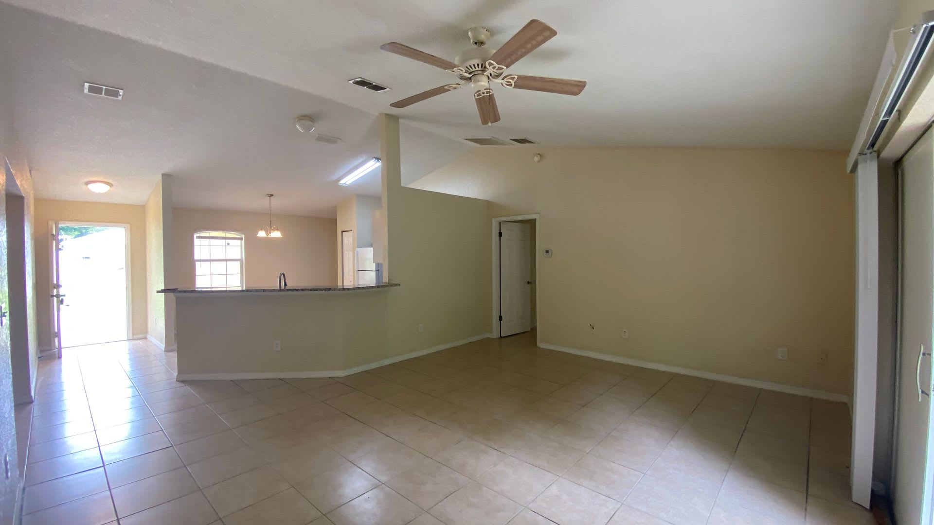 3/2 bedroom available now for rent! – photo 4