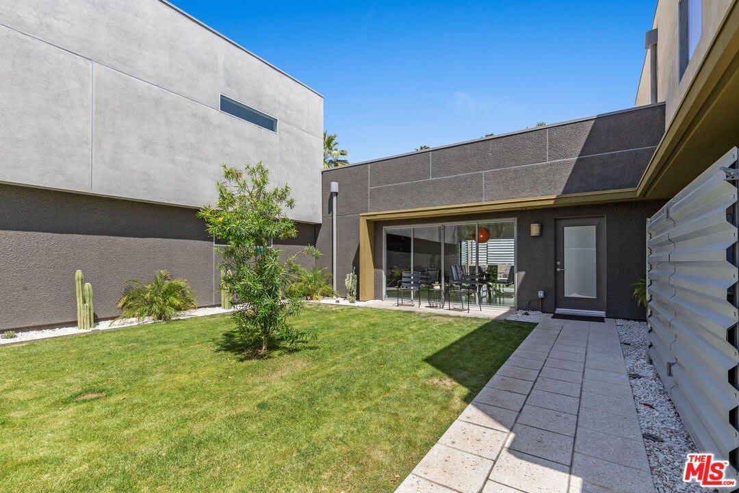 1052 Audrey Dr – photo 3