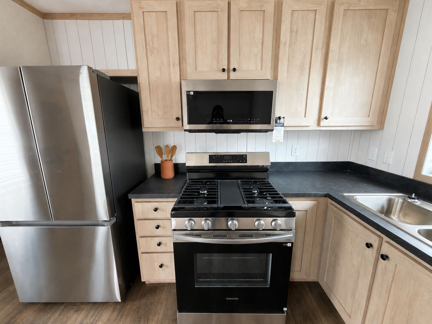 25326 Nuway Avenue – photo 4