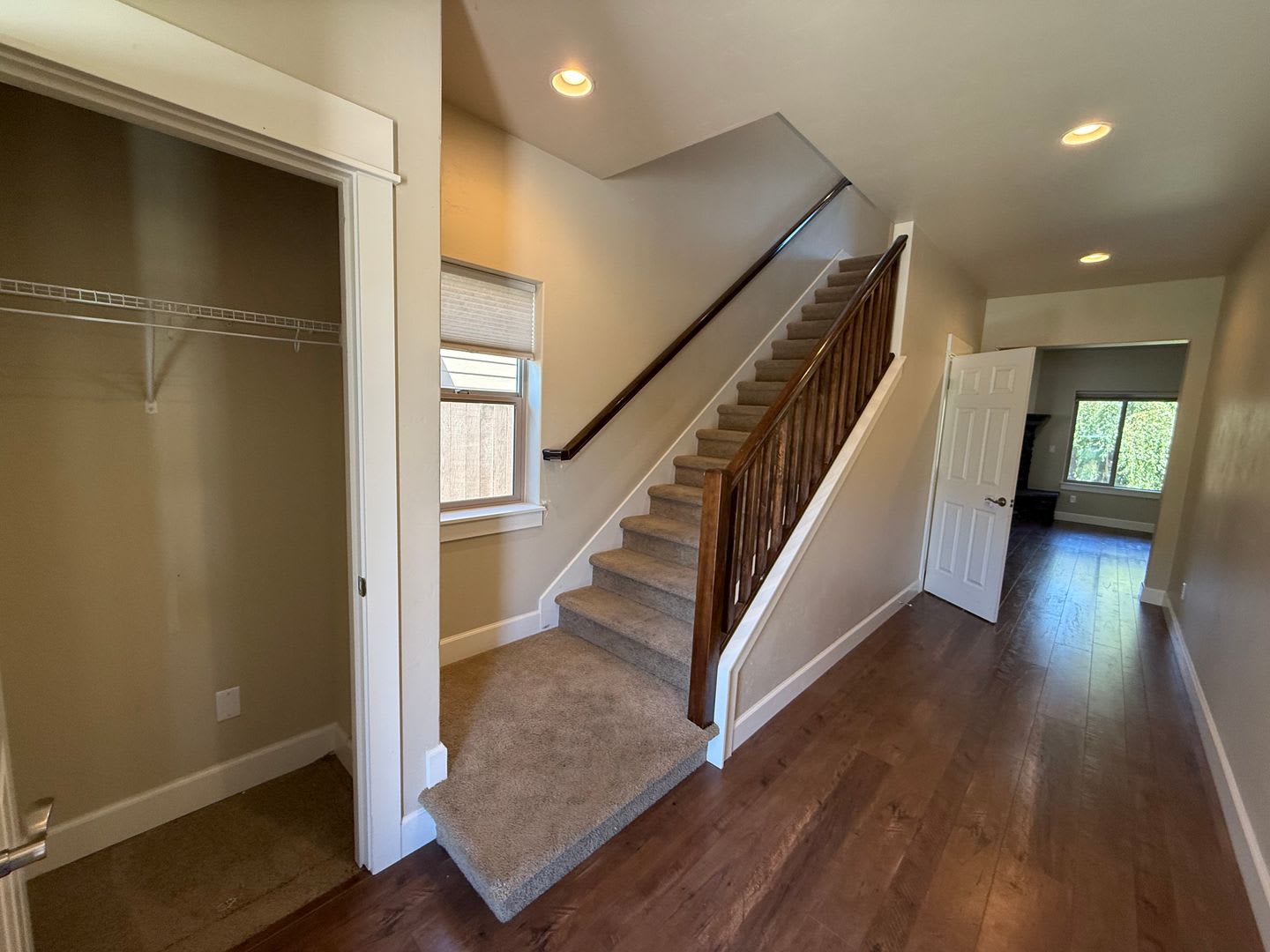 Spacious 4 Bed/ 2.5 Bath Single Family Home – photo 2