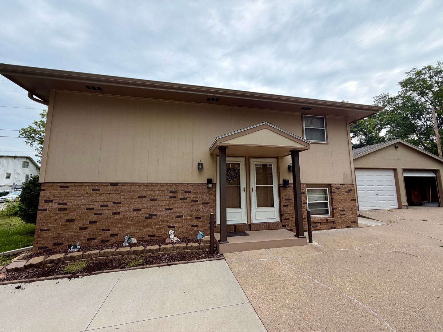 2 Bed 1 Bath Ground Level Duplex – photo 1