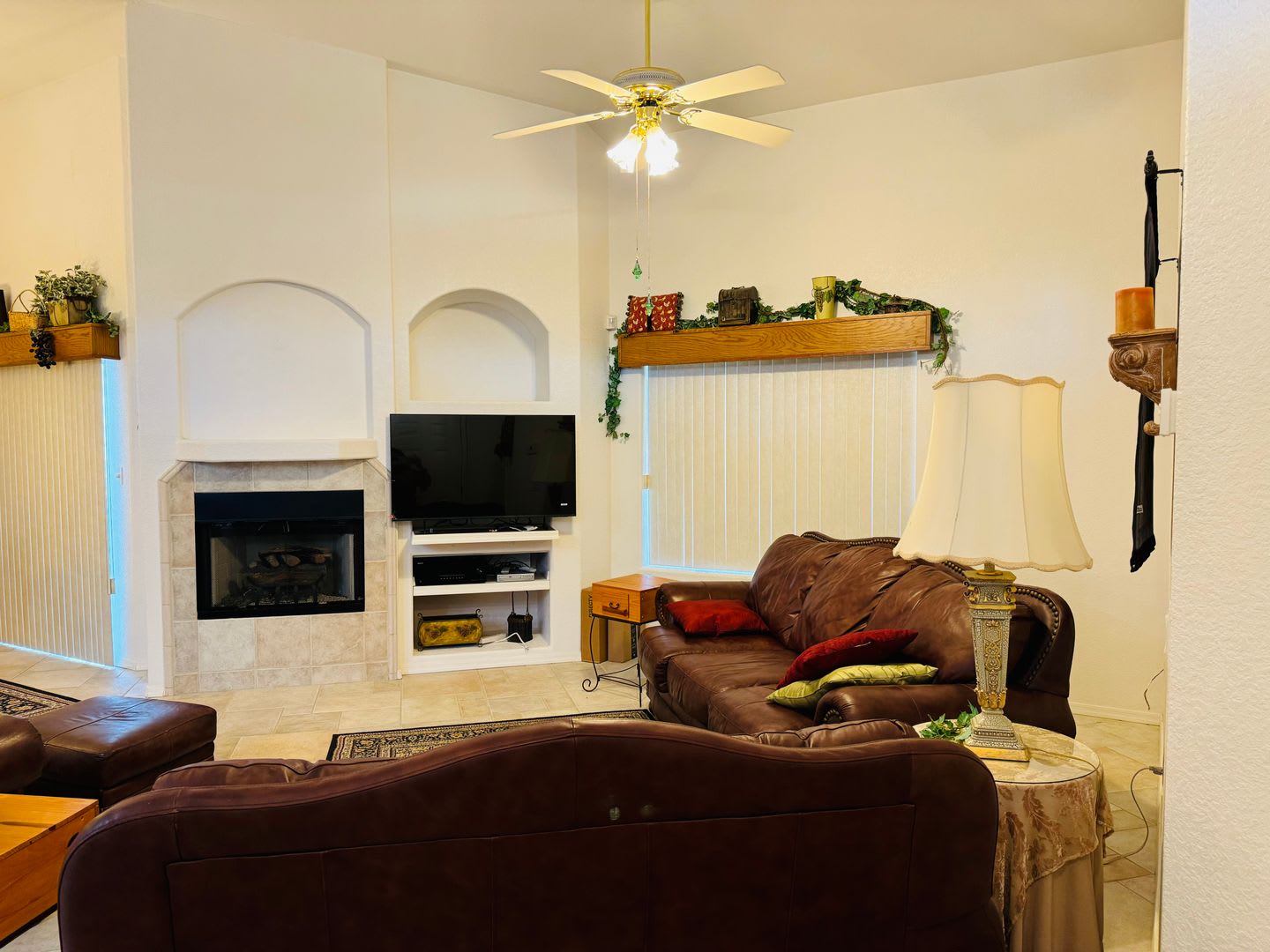 Spacious 3-Bedroom Home with Mountain Views, 3-Car Garage, and Furnished in Desert Lake Estates – photo 4