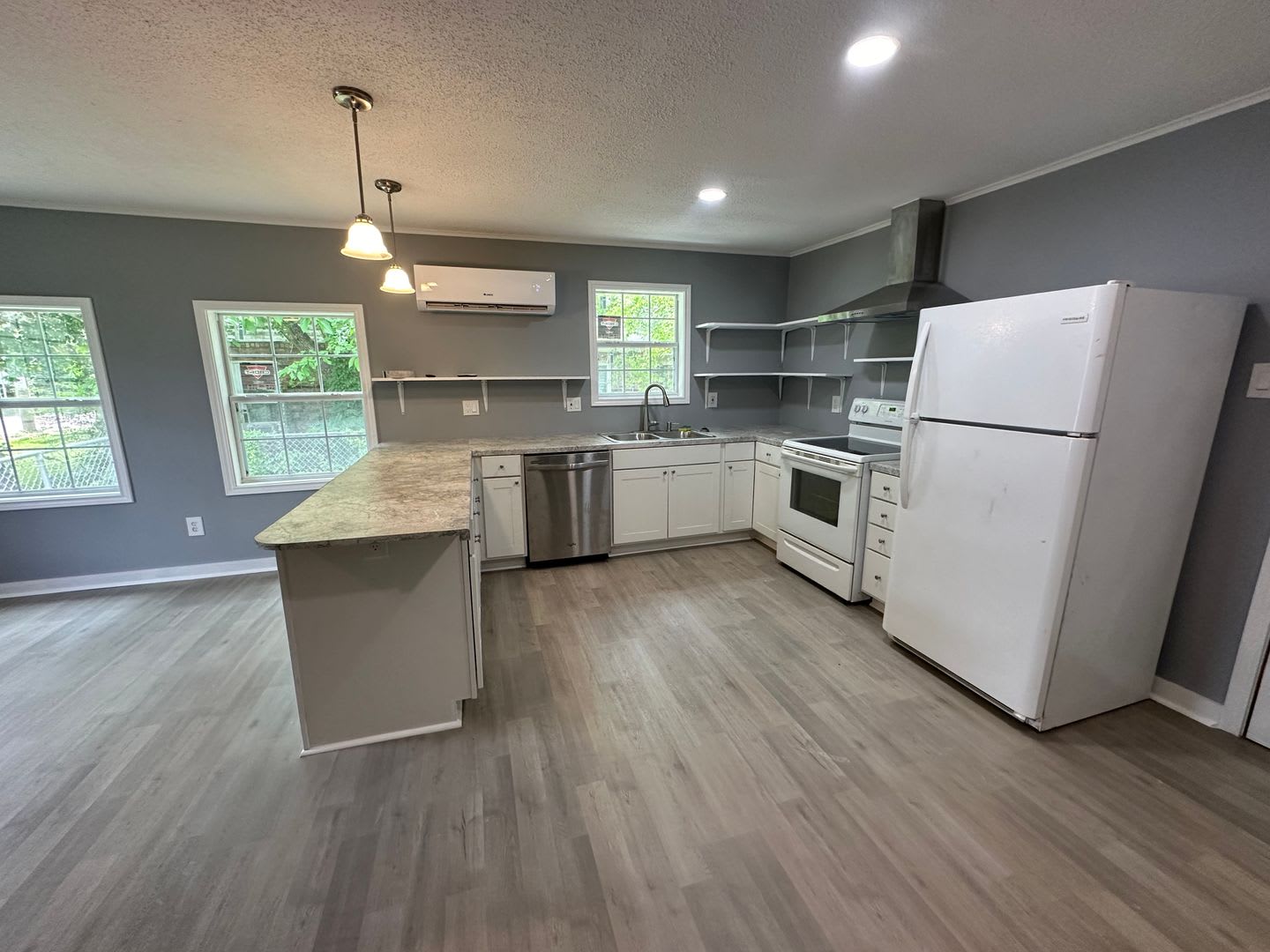 2B/1B Home Available in Lake Charles – photo 5