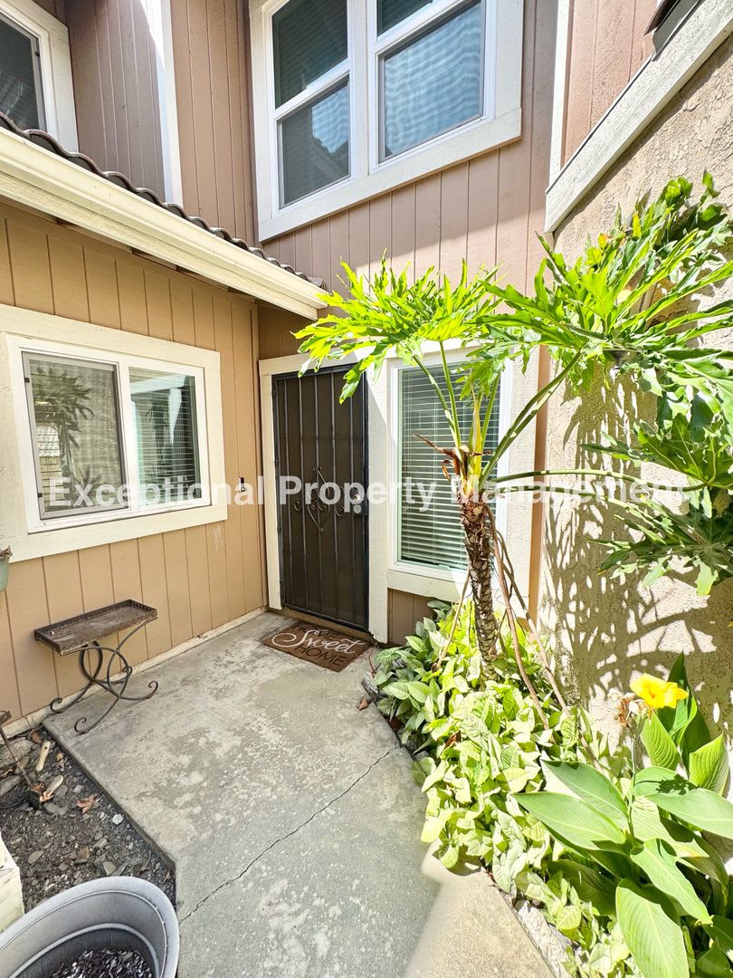 Ready to move in 3 bed 3 bath home – photo 2