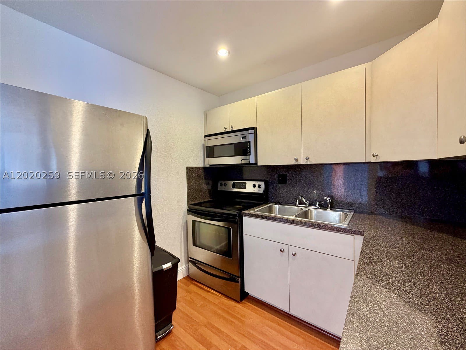 9429 SW 76th St – photo 3
