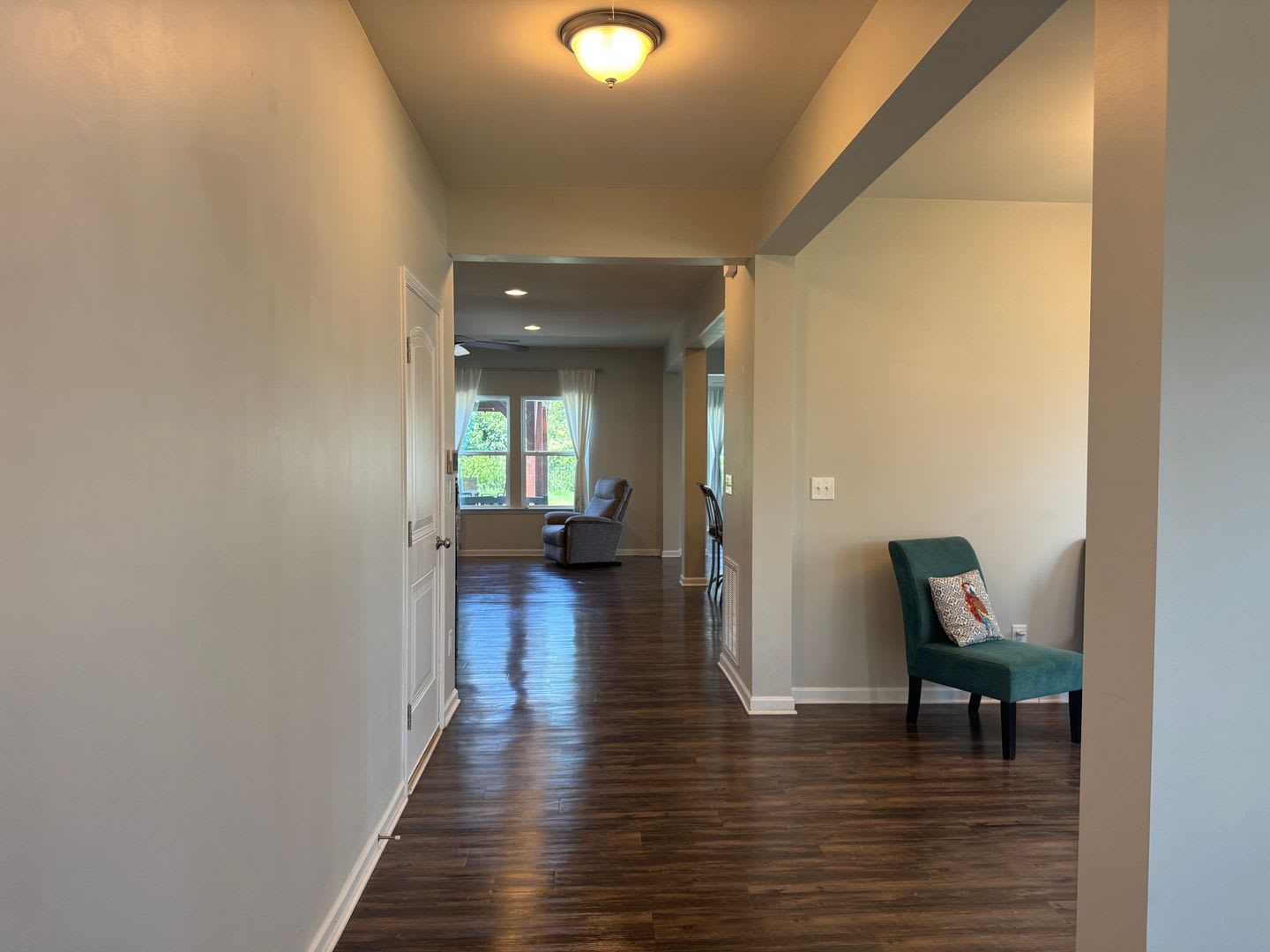 Five Bedroom Home In The Villages Of Denver – photo 3