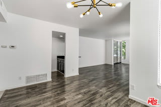 500 South Barrington Avenue – photo 2