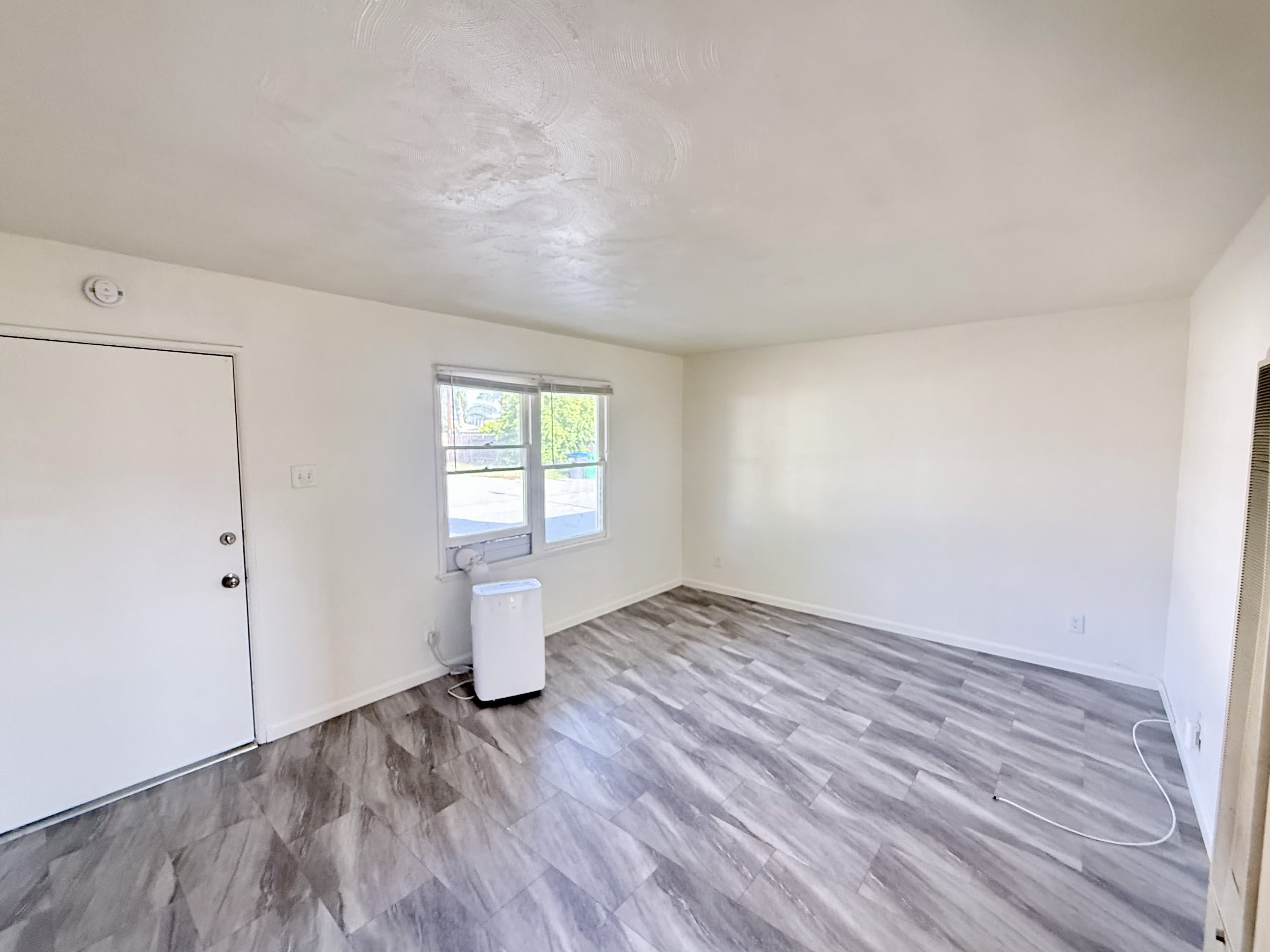 24452 Myers Avenue – photo 4