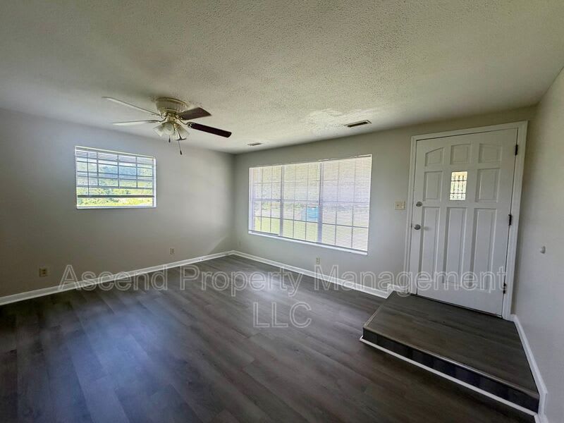 582 Withrow Rd – photo 3