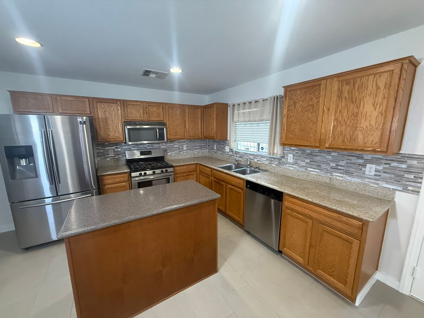 Charming Home Located Near Nellis Blvd Lake Mead Blvd – photo 5