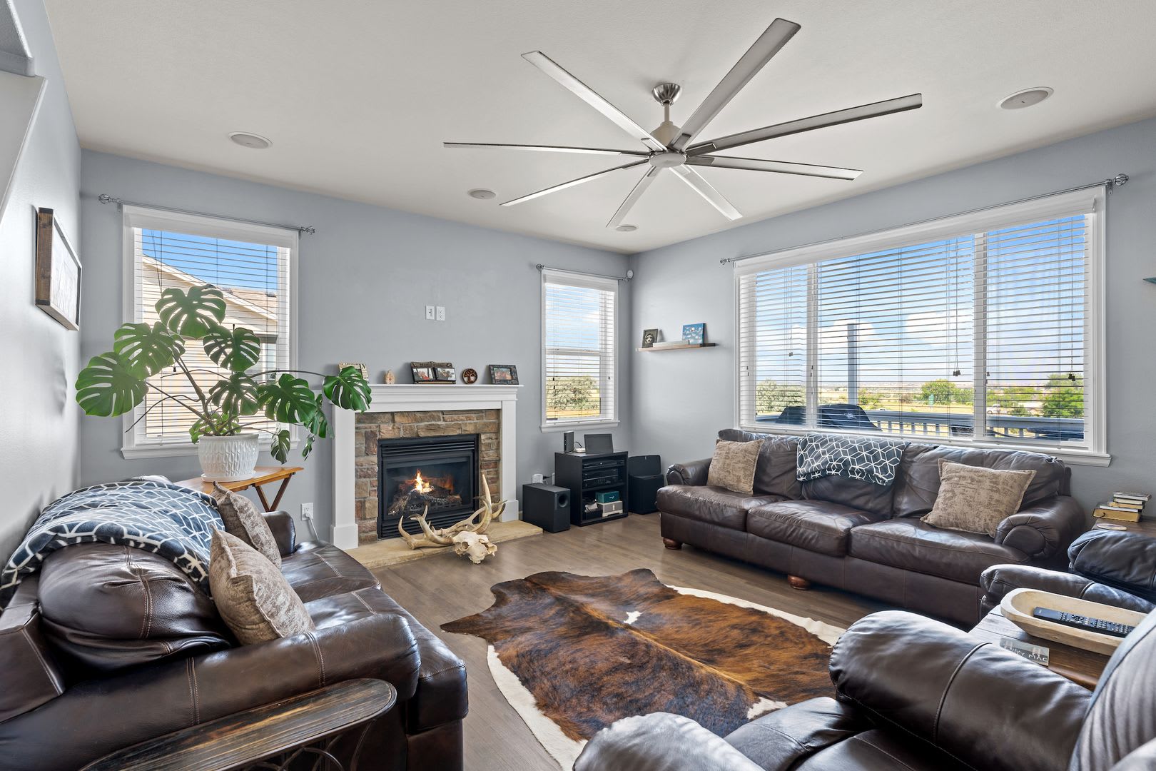 Gorgeous home with spectacular Front Range views! – photo 2