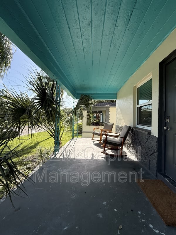 300 30th Ave N – photo 2