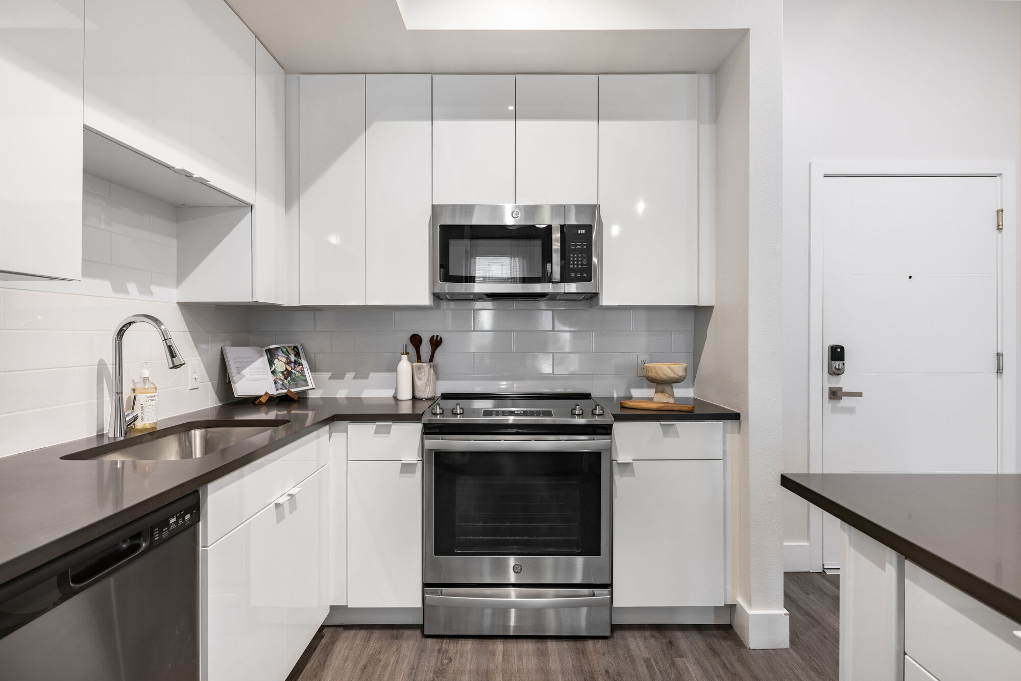The Pointe On Westshore – photo 4