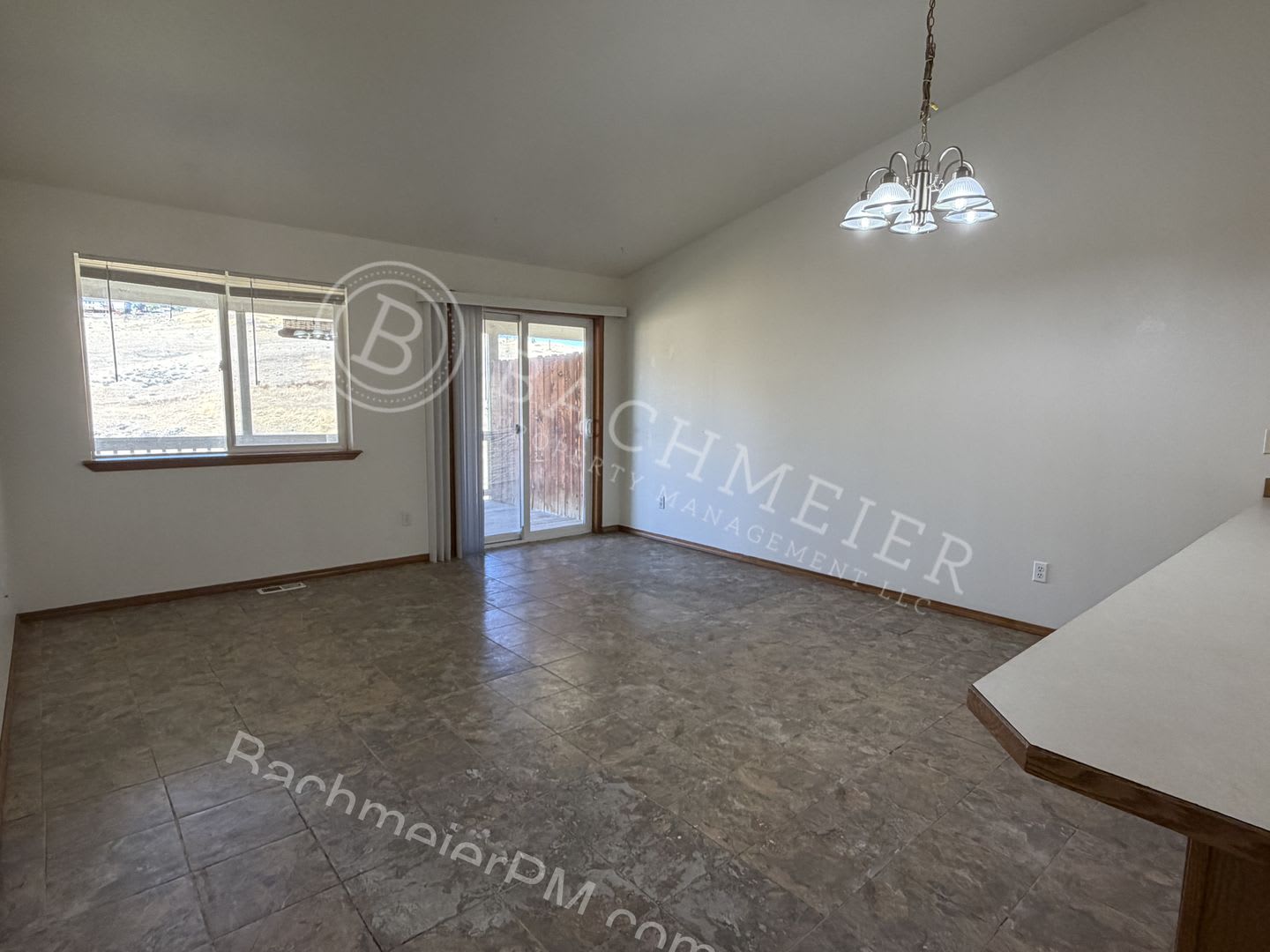 Spacious 2-Bedroom, 2-Bath Duplex with Garage, Office & Beautiful Views – photo 5