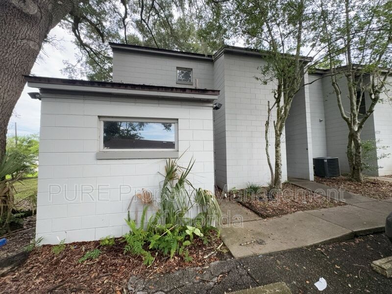 627 NE 28th Avenue – photo 1