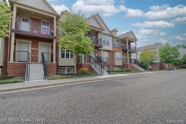 28021 HOPKINS Drive – photo 2