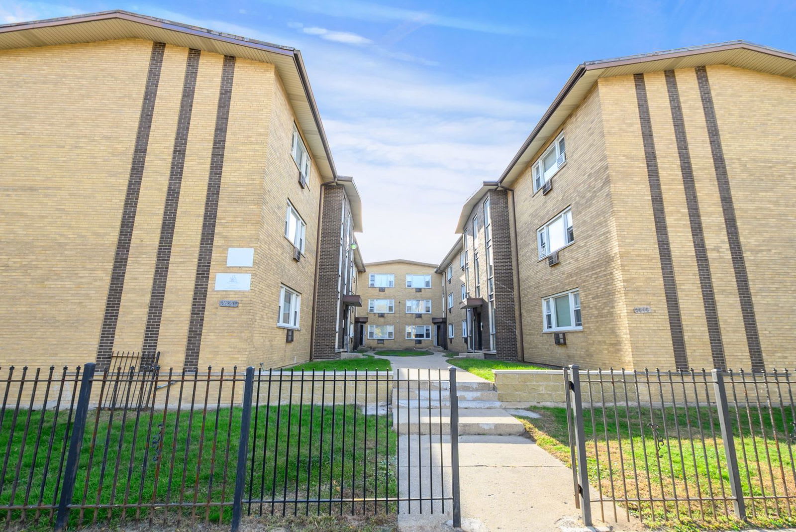 7820 South South Shore Drive – photo 2