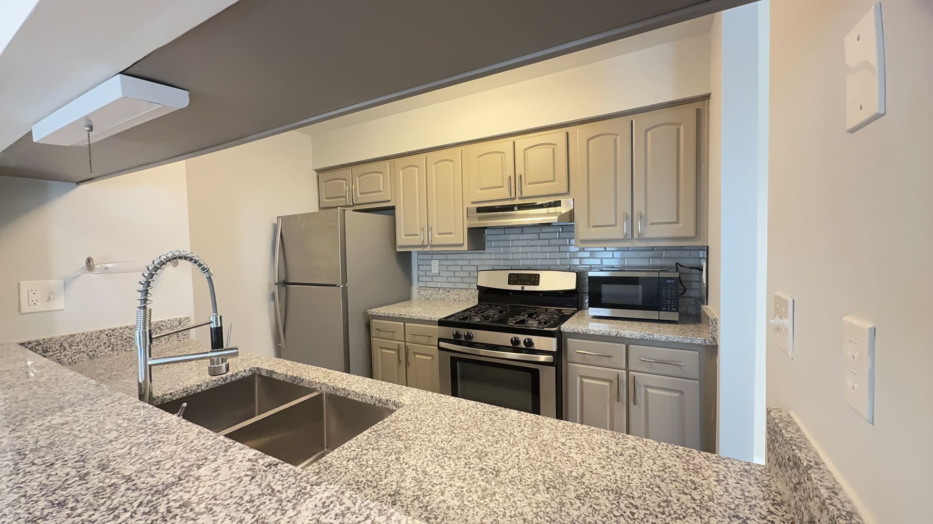 3-Bedroom Virginia Beach Home with Fenced Yard & Spacious Livin – photo 3