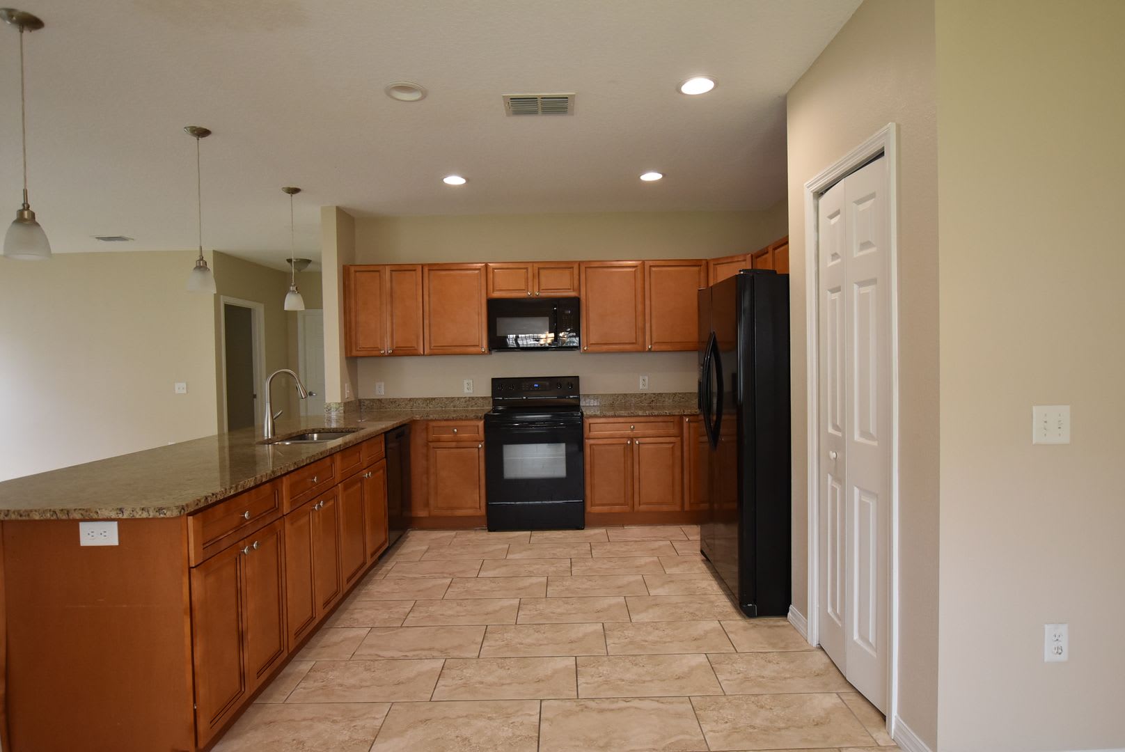 Single Family Home 4 Bedroom 2 5 Bath 2 Car Garage For Rent At 527 Bristol Cir Kissimmee Fl 34758 – photo 4