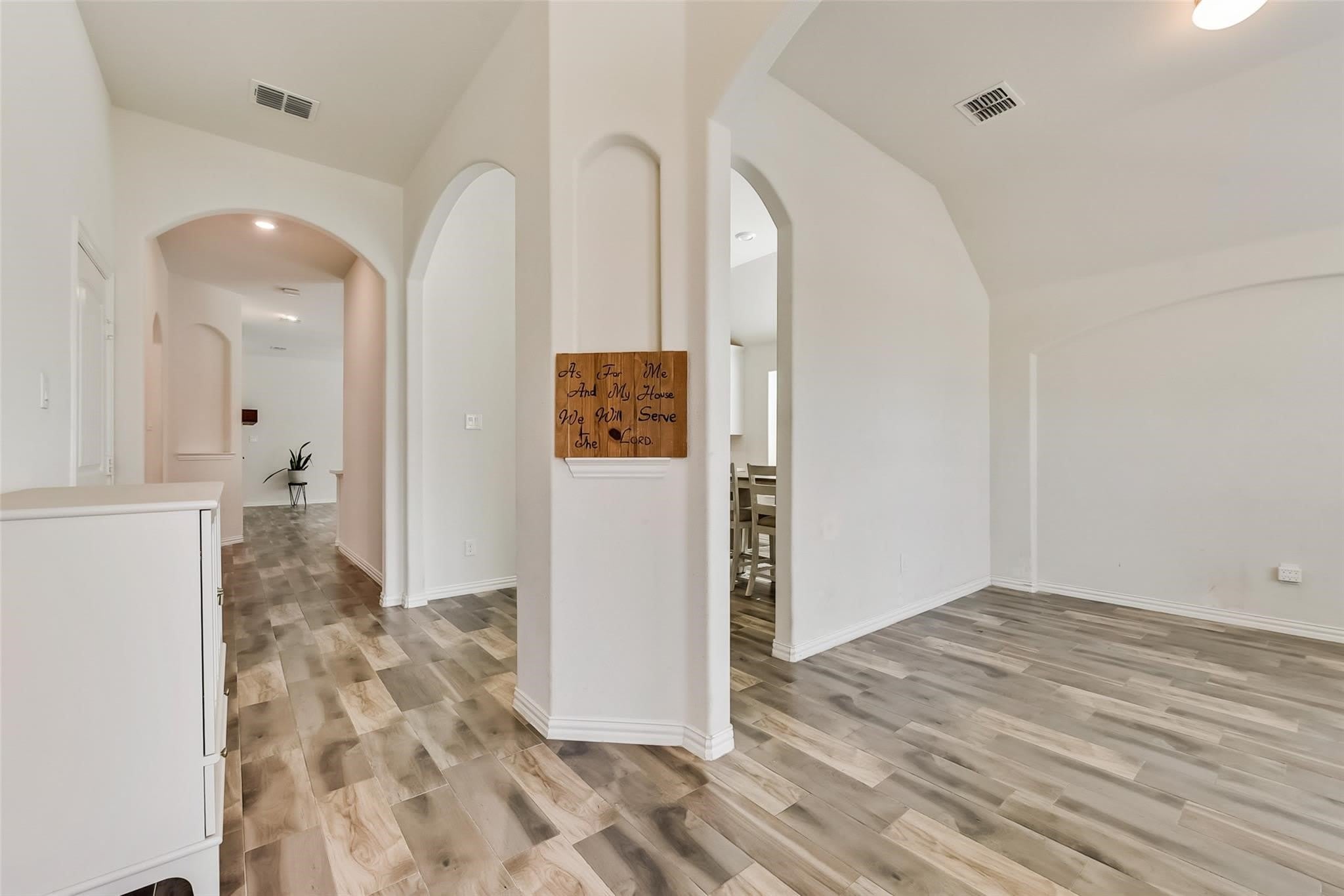 814 Bluewood Street – photo 2