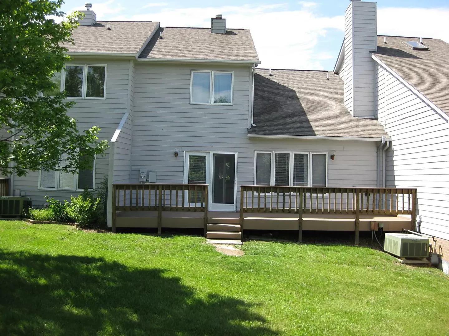 2 Bedroom 2 5 Bath Townhouse With 2 Car Garage – photo 2