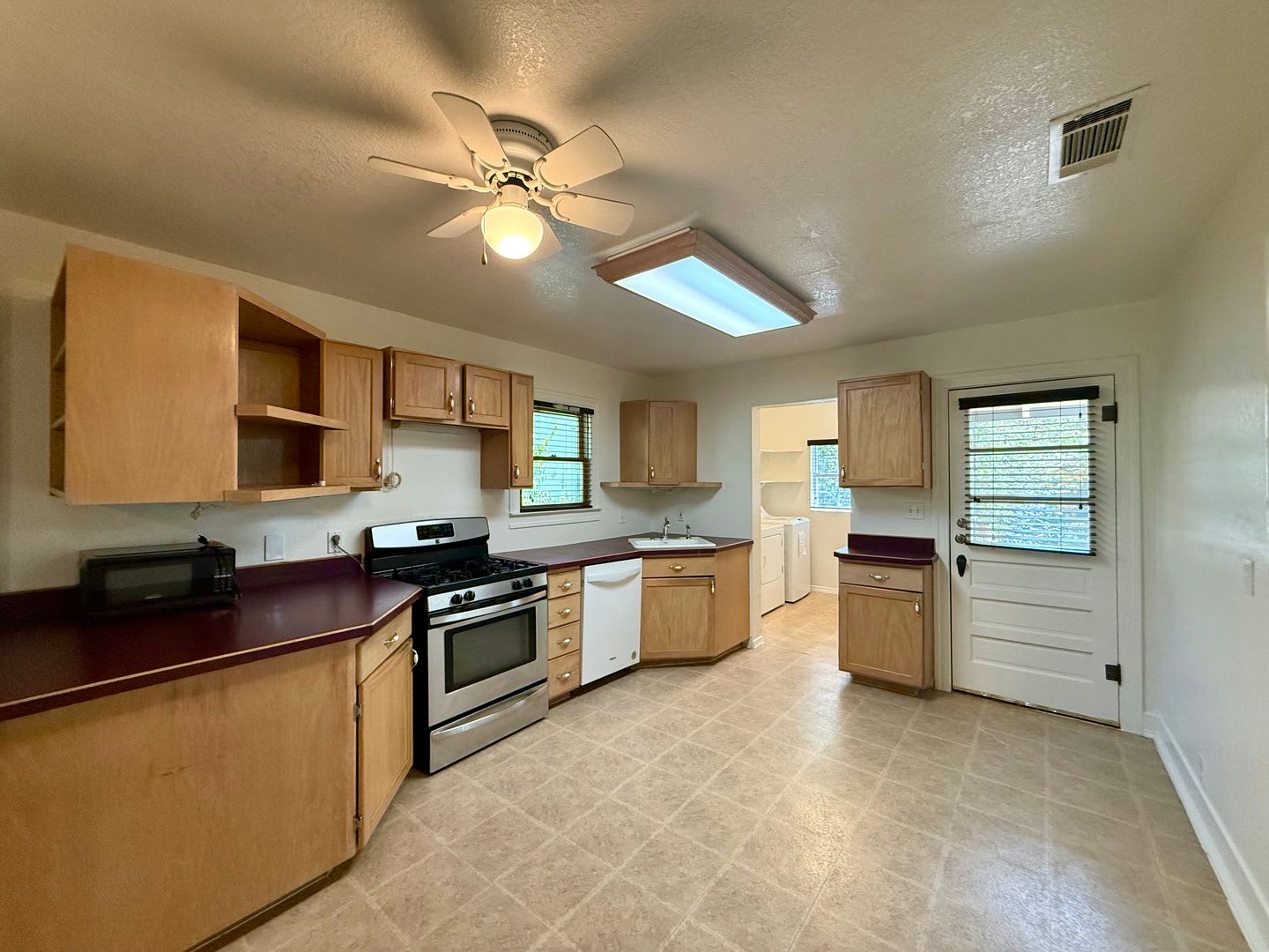 Charming 2 1 House In Hyde Park Available For August – photo 4