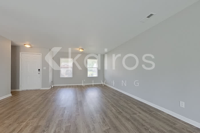 326 Kenneth Boulevard Northwest – photo 3