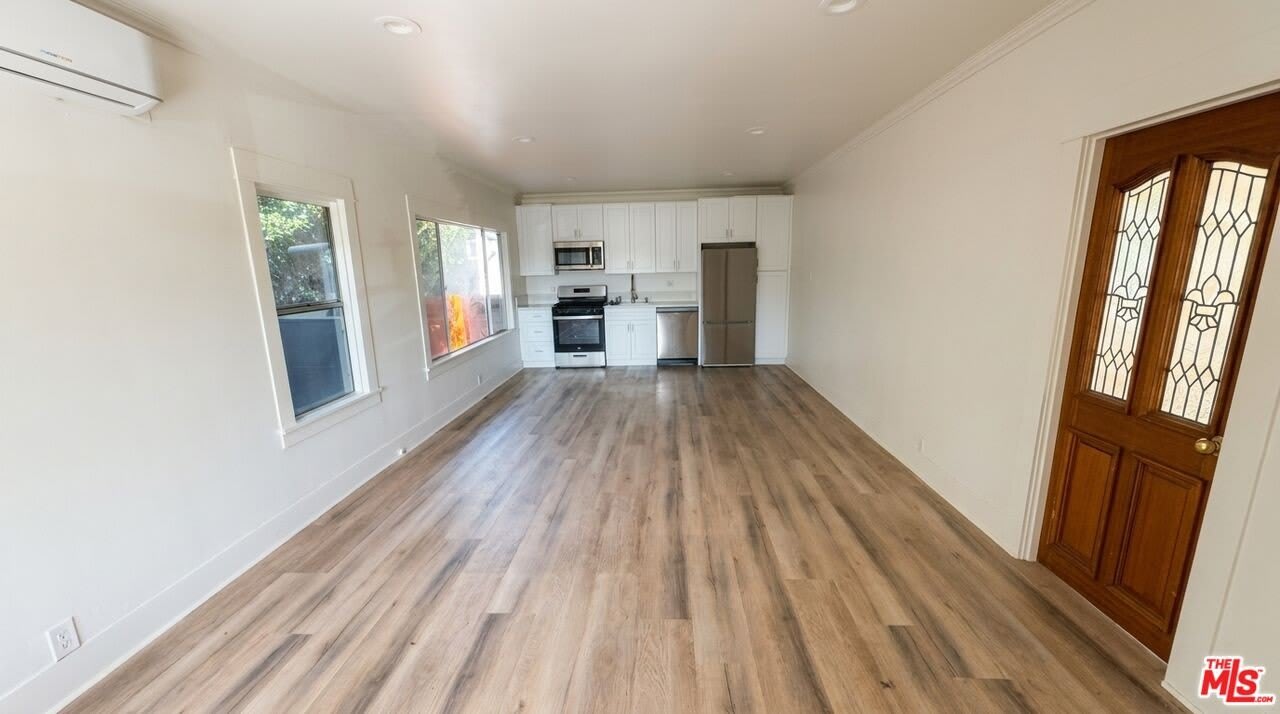 1536 N Mariposa Ave – photo 3