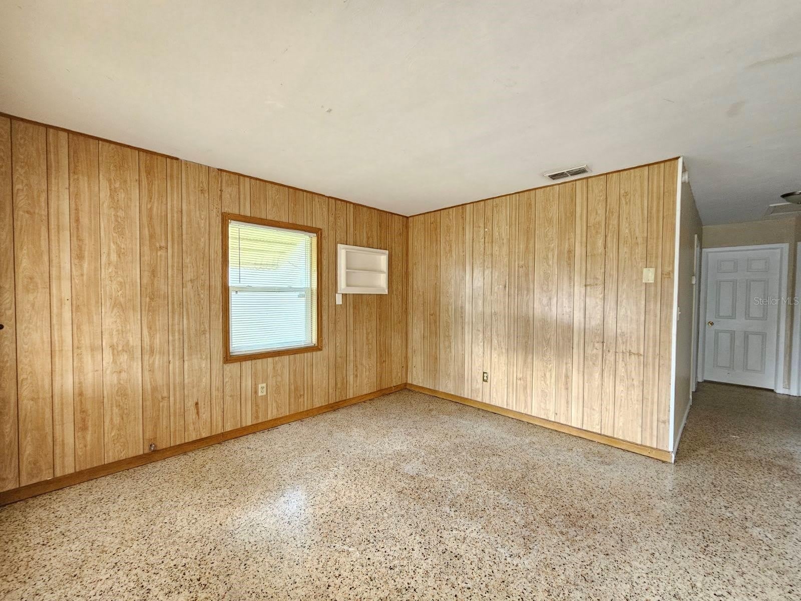 1216 E MYRTLE Street – photo 2