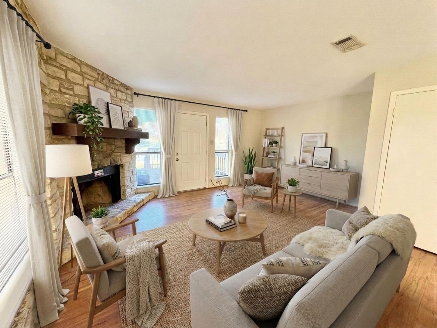 Freshly Renovated 2BD/2.5BA Townhouse in Exclusive Horseshoe Bay Community! – photo 1