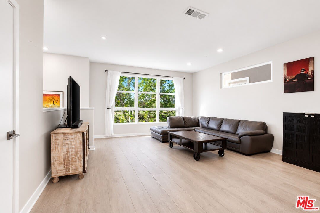 2700 E Chaucer St – photo 5