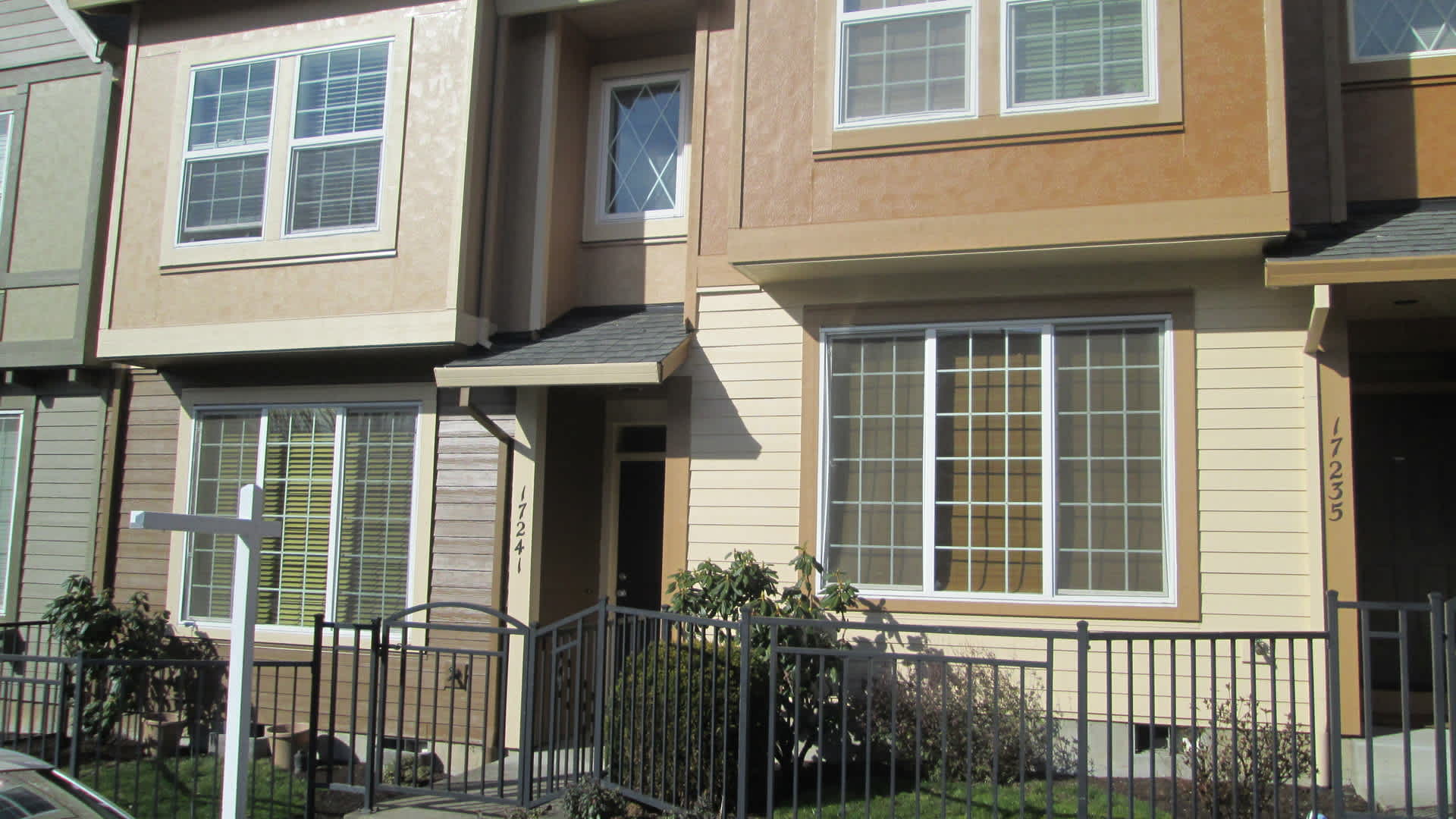 Charming 3 Bedroom 2 5 Bathroom Townhome Arbor Station Community Hoa Clubhouse Pool High Speed Internet Included – photo 1