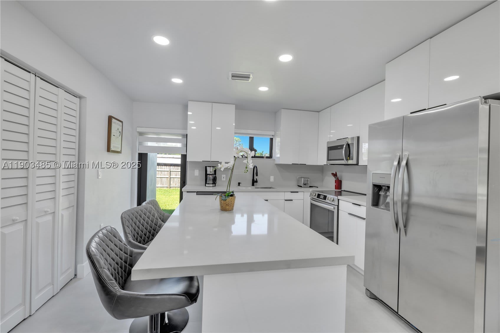 6021 SW 19th St – photo 3