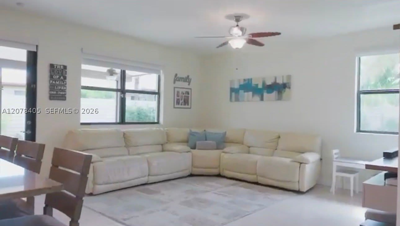 221 SE 35th Ave – photo 4