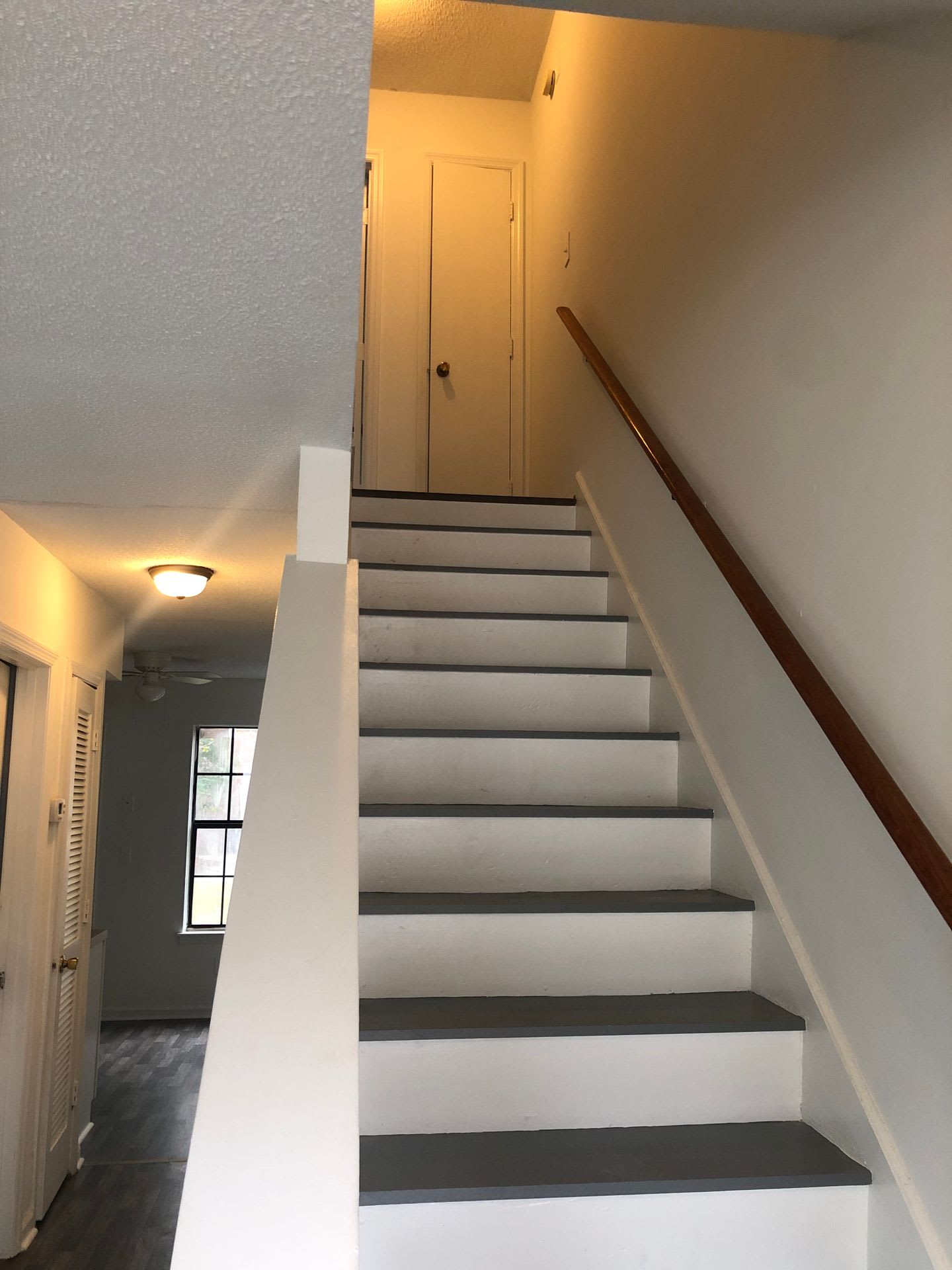Townhouse unit in trendy Summerville – photo 4