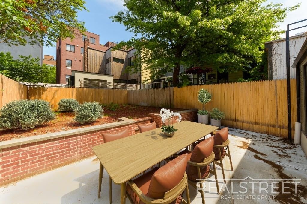422 Humboldt Street – photo 1