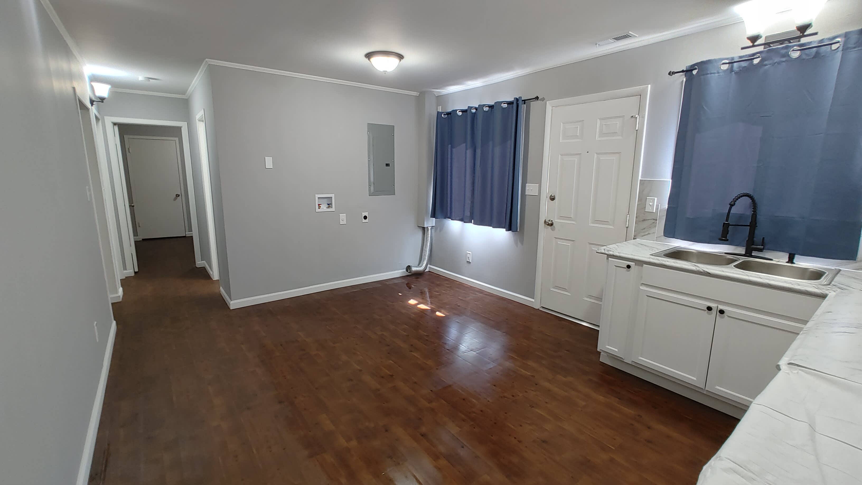 2133 Woodbine Ave – photo 3