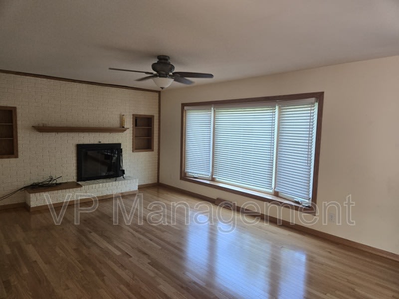 1109 33Rd St – photo 4