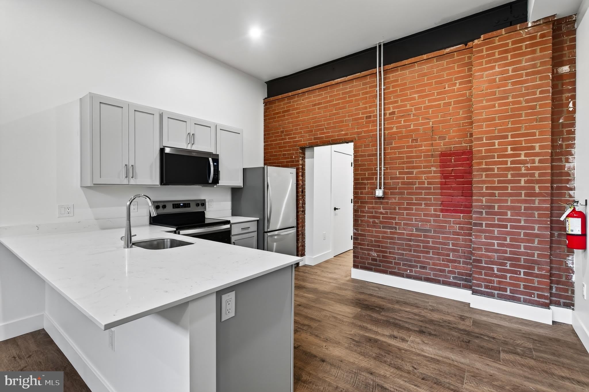 123 S MAIN Street – photo 3