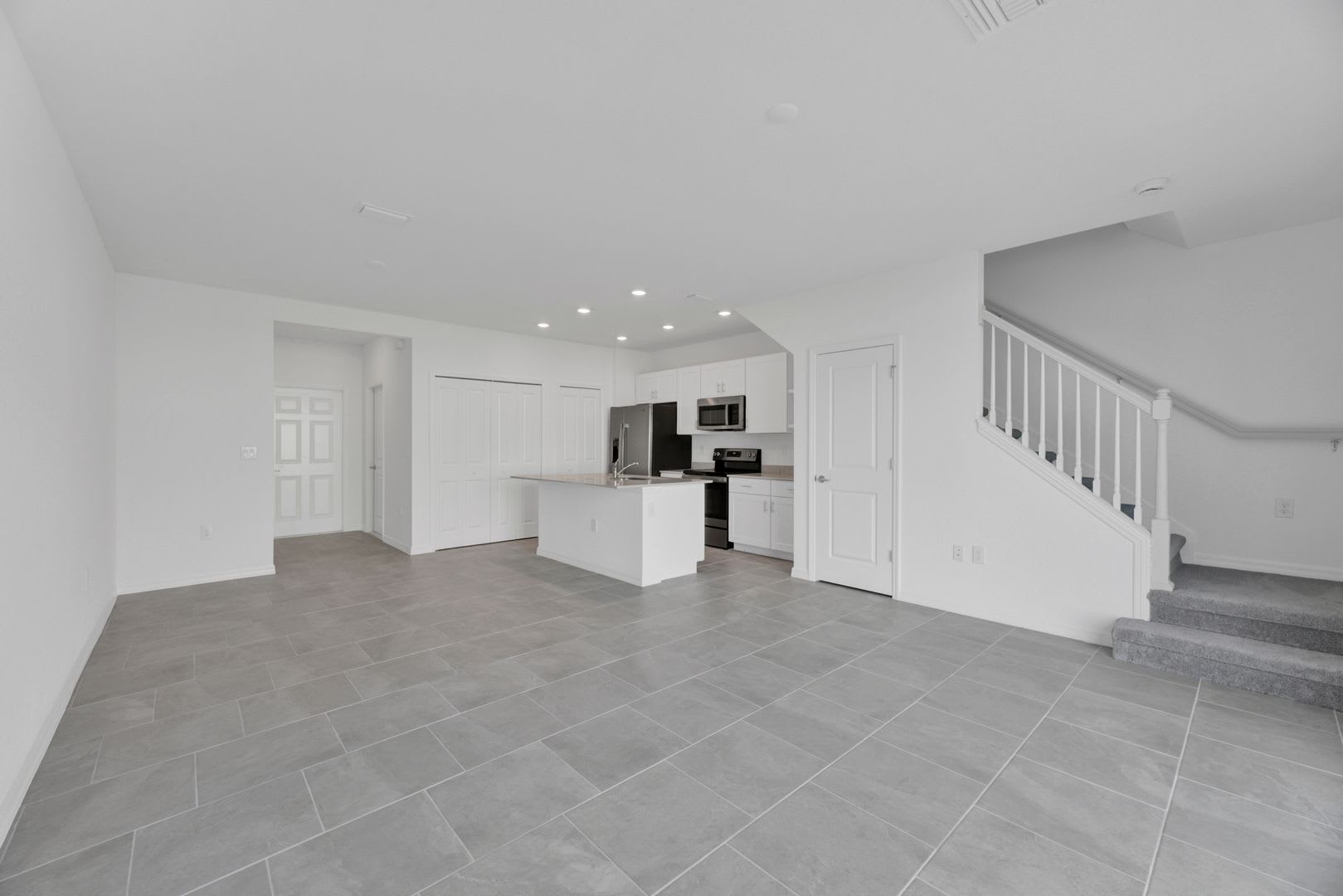 Brand New 3BD/2.5BTH Townhouse in Gated Portico Community – Fort Myers – photo 2