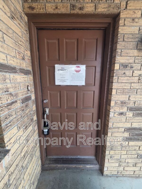4422 Fairgate Dr – photo 2