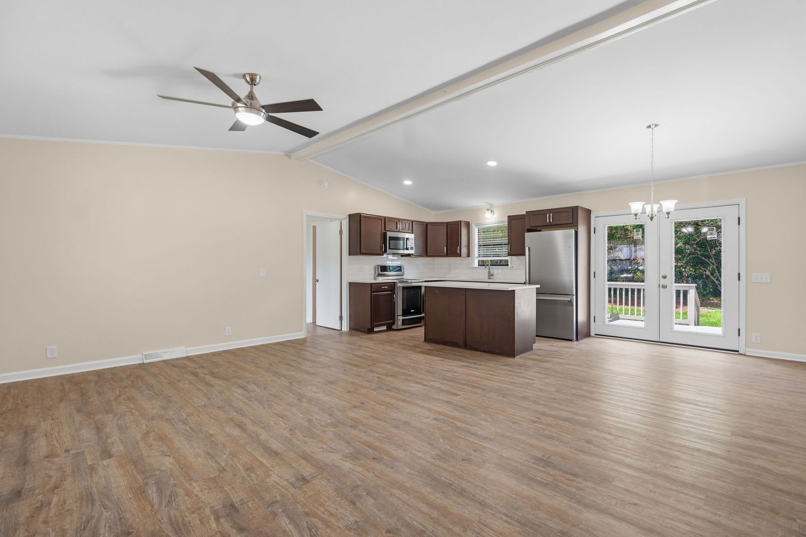Beautifully Renovated 3-Bedroom Home with Fenced Backyard in Rincon – photo 3