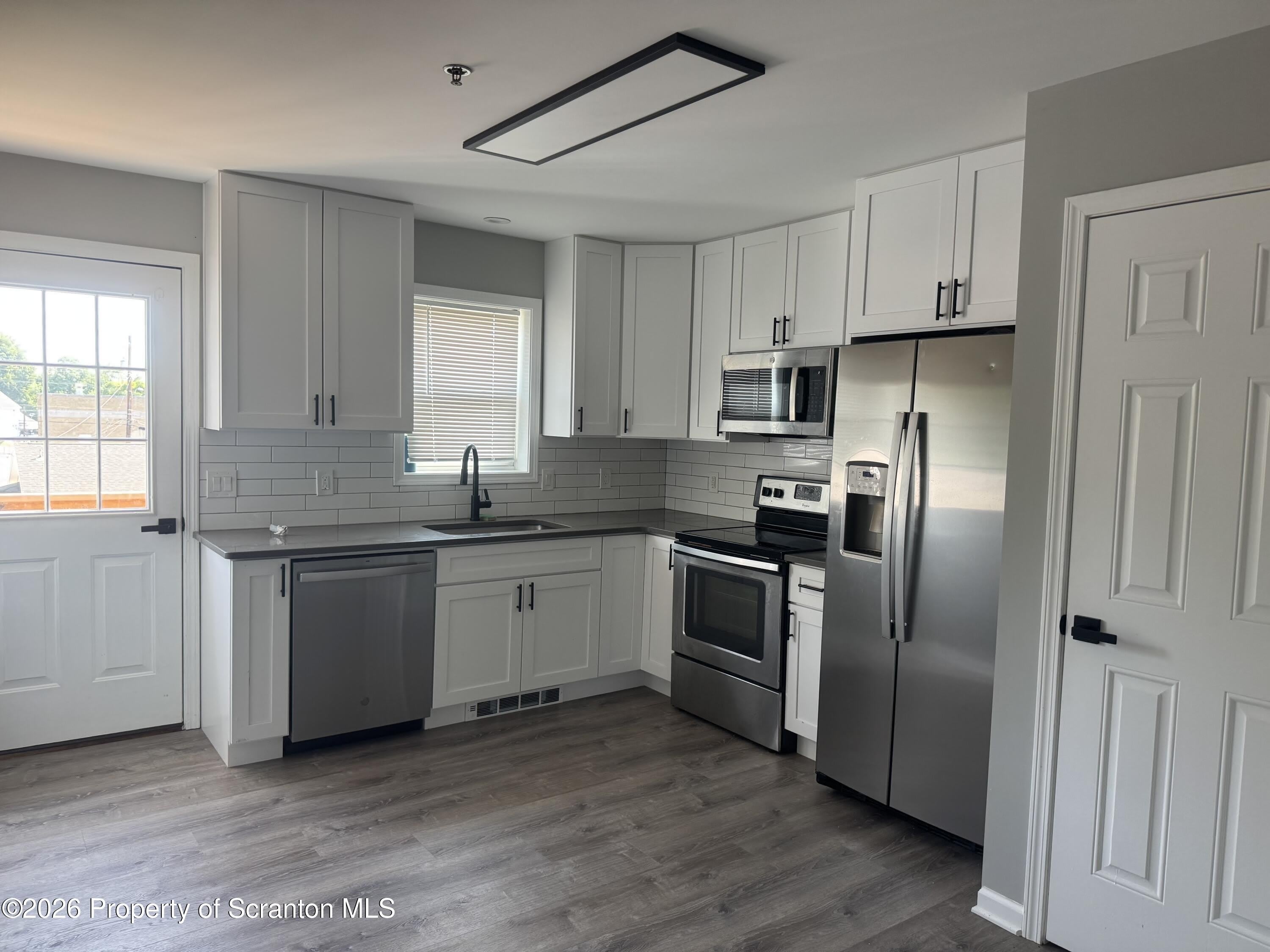 1039 Walker Street – photo 3