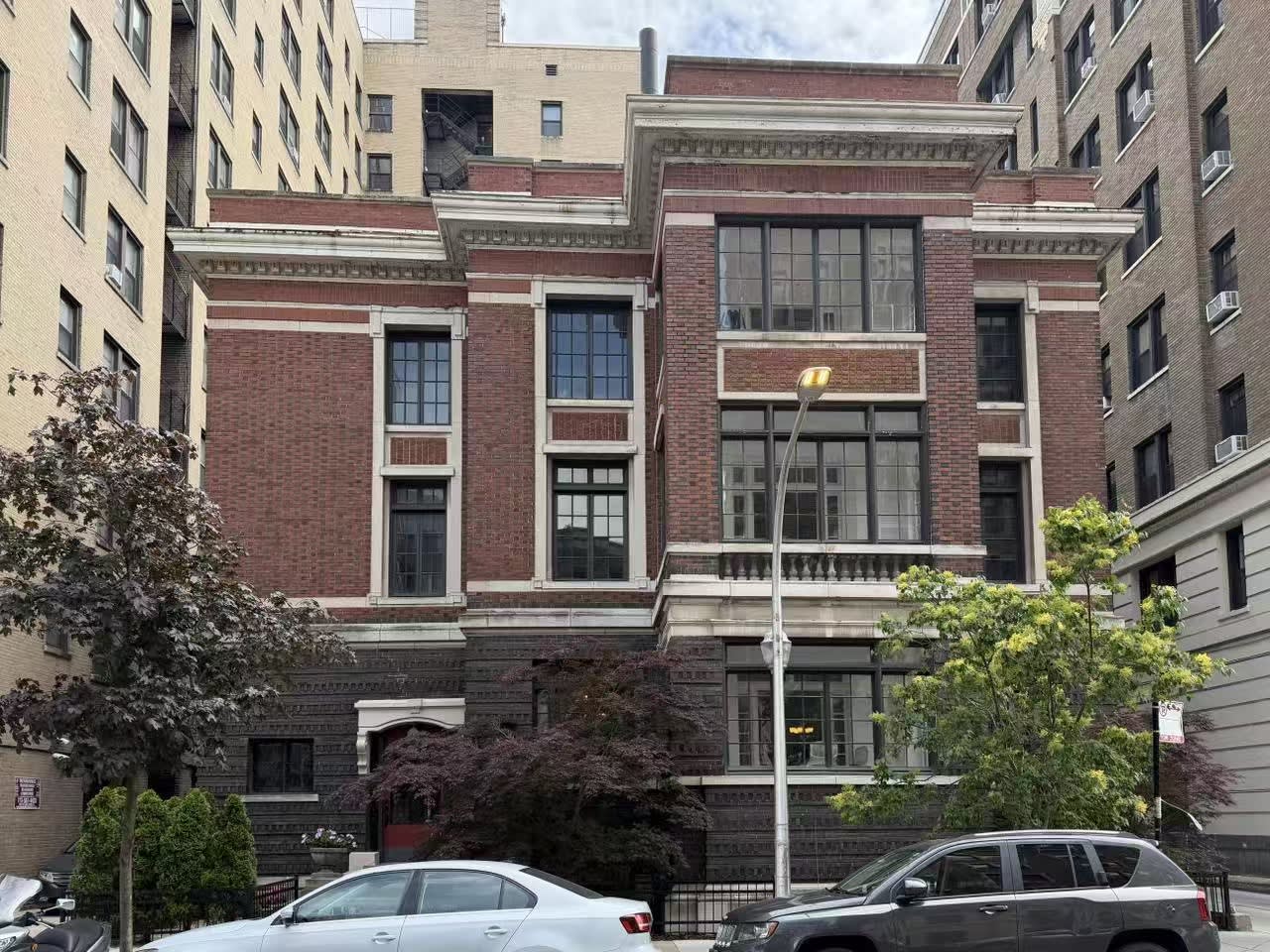 415 W Surf St – photo 1