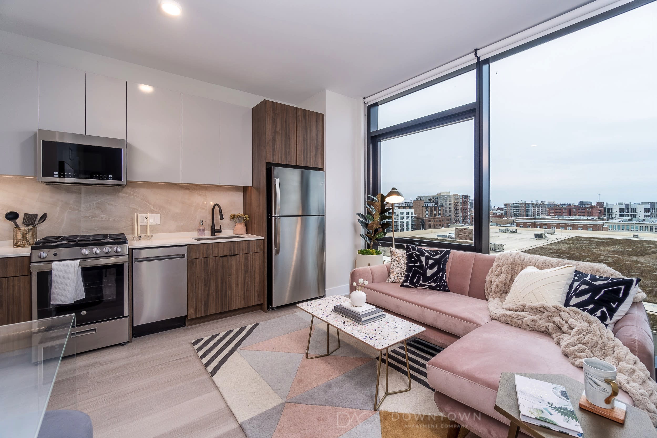 1143 W Van Buren St – photo 2