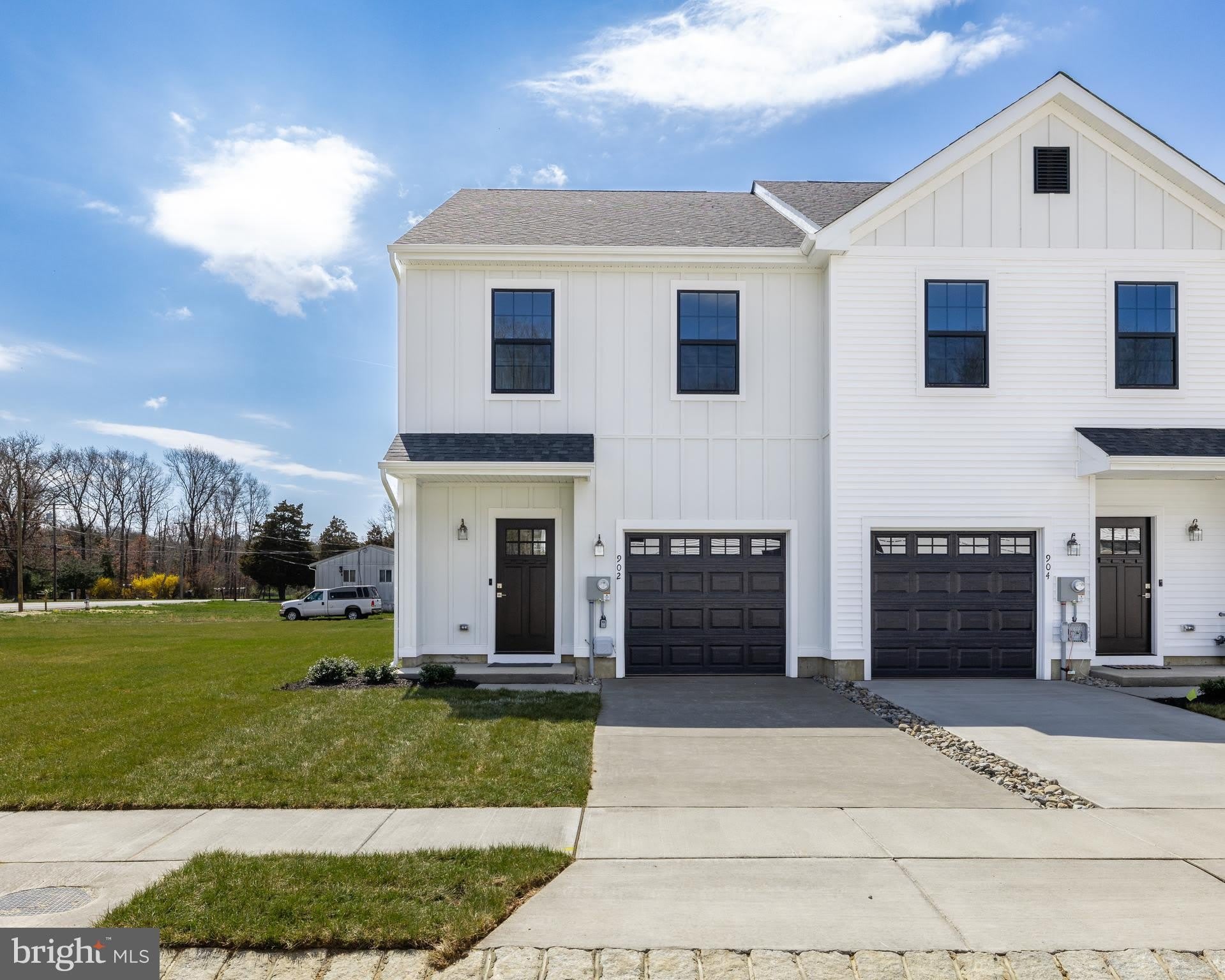 385 N TUCKAHOE Road – photo 1