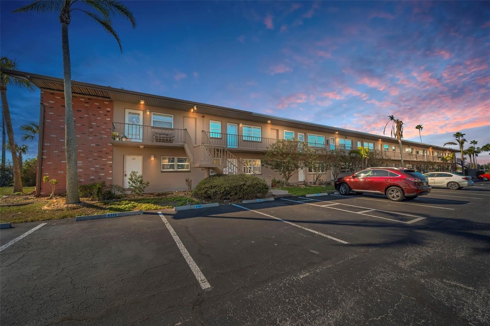 2 CAUSEWAY Boulevard – photo 4