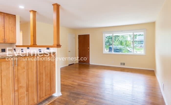 380 Martin Drive – photo 5