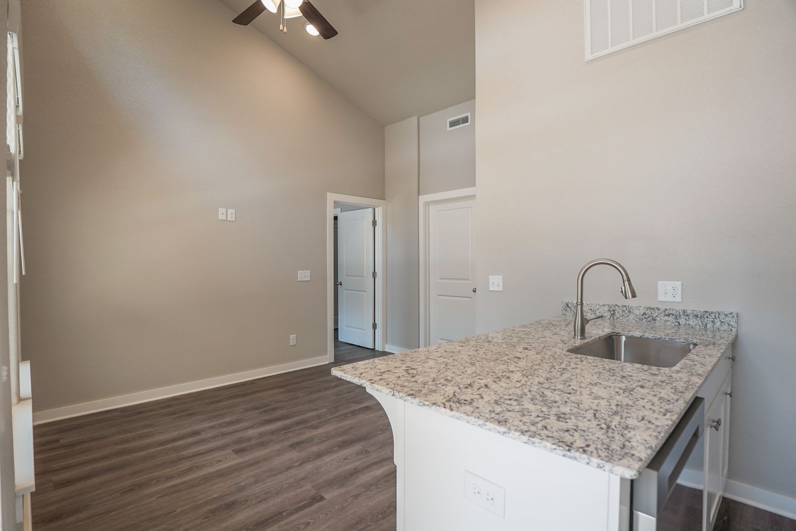 2 Bed 2 Bath Home in Fayetteville! – photo 3